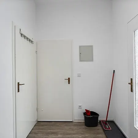 Rt01 Work & In Apartment *